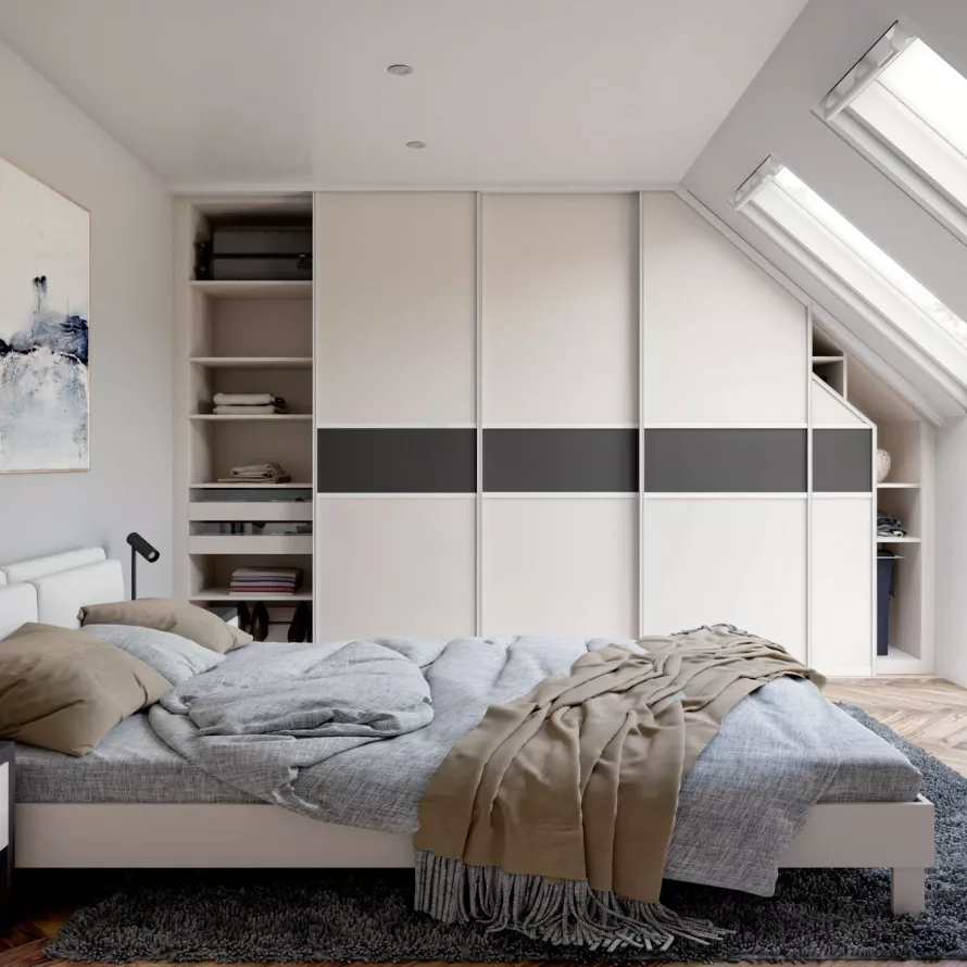 Dressing sous pente sur mesure avec portes coulissantes blanches, bande décorative grise et rangements ouverts latéraux.